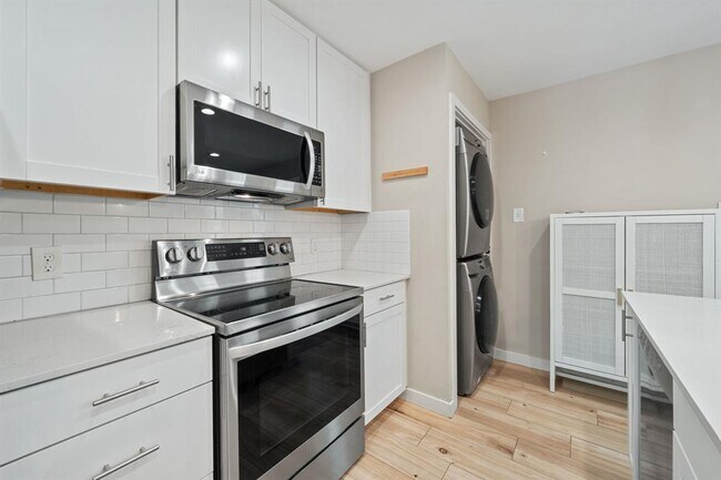 Building Photo - 6707 Columbia Dr