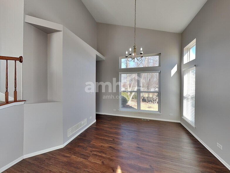 Building Photo - 2036 Stephen St