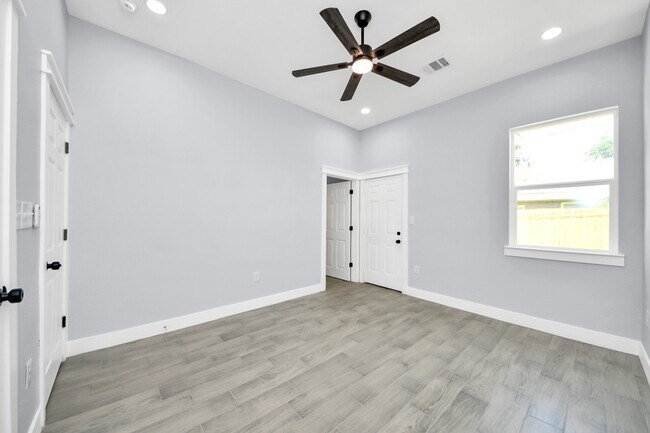 Building Photo - 917 Griffin St
