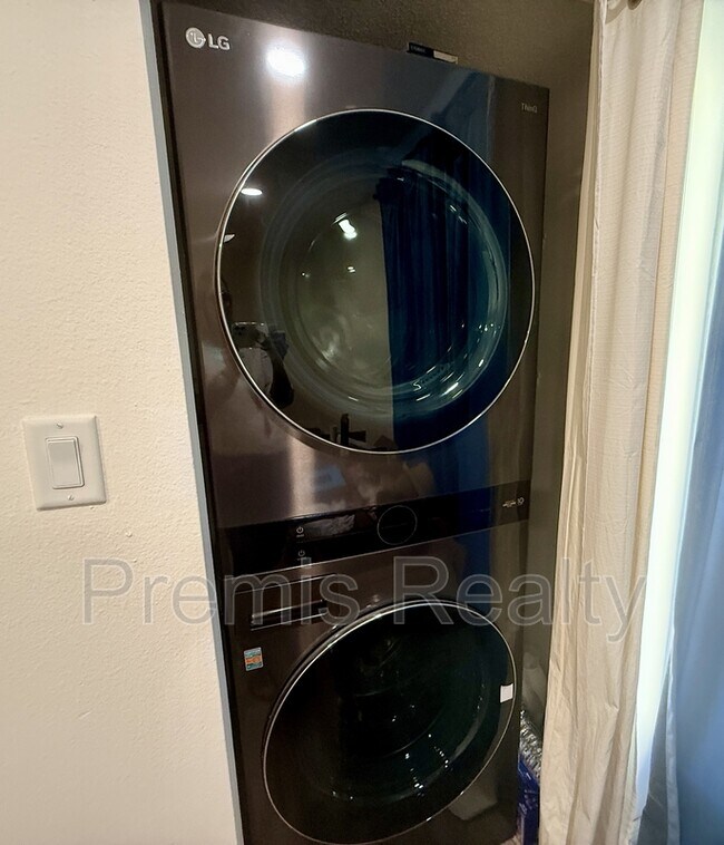 Building Photo - 90 S Highland Ave