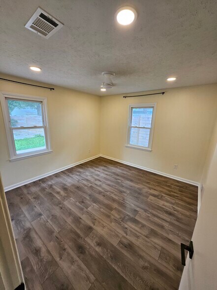 Building Photo - 6569 Graf Dr