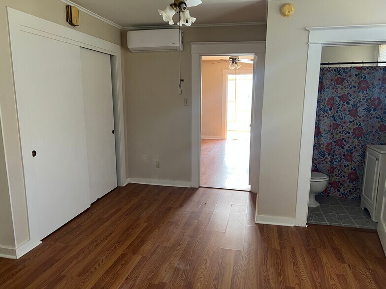 Bedroom - 208 E Twohig Ave