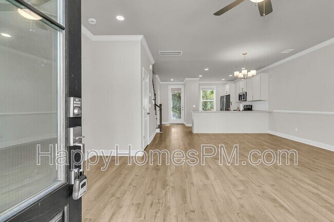 Building Photo - 523 Green Fern Dr