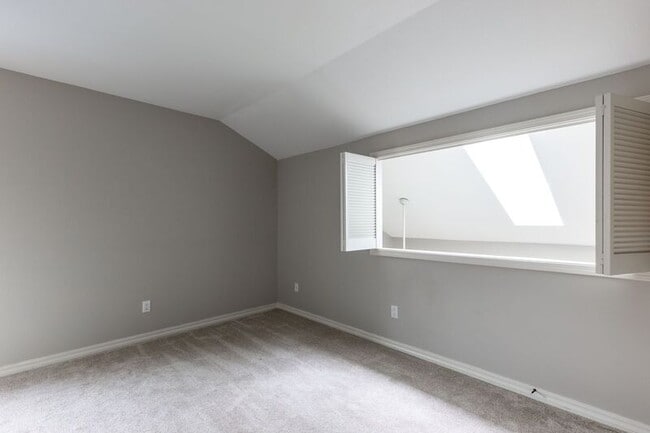 Building Photo - 9729 NW Miller Hill Dr