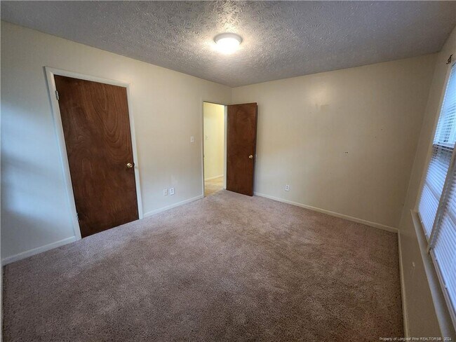 Building Photo - 987 Lisa Ave
