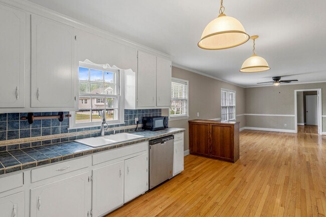 Building Photo - Large Renovated Ranch Home, Two Kitchens & Two Living Areas, Hardwood Flooring, Deck, Fenced!