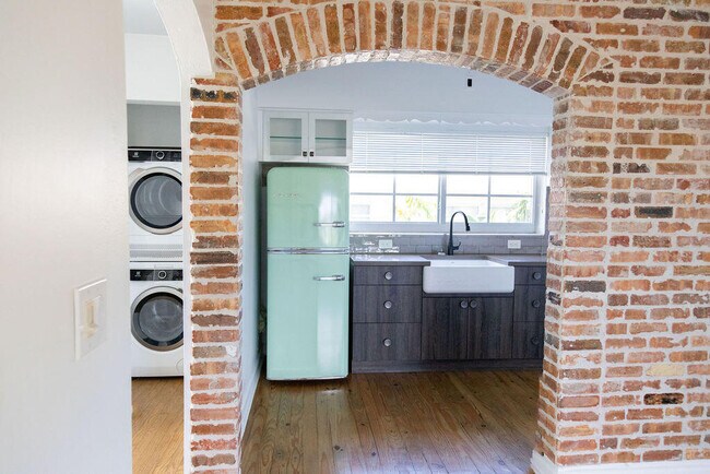 Building Photo - 210 S Ocean Blvd