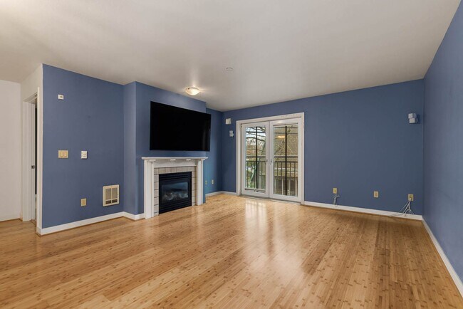 Building Photo - 701 1st Ave N