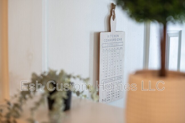 Building Photo - 419 W Orange St