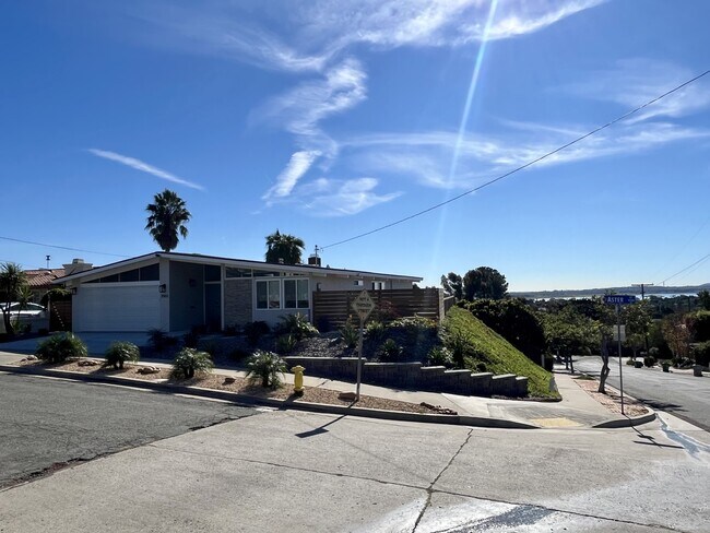 Building Photo - 2503 Aster St