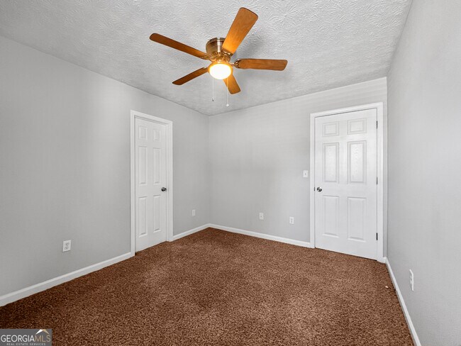 Building Photo - 2058 Greenhill Pass