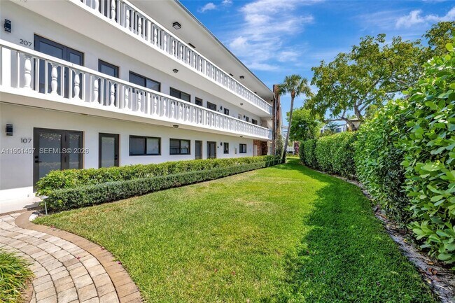 Building Photo - 2190 NE 51st Ct