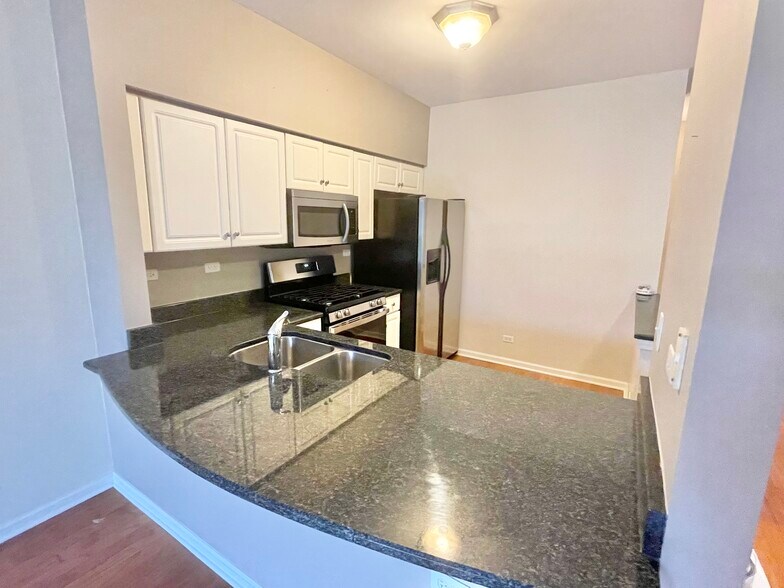 Building Photo - 2809 Odlum Dr