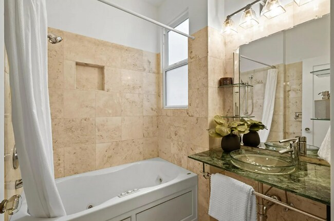 Building Photo - 1258 Chestnut St