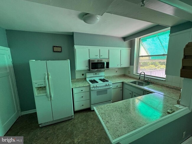 Building Photo - 6738 Grovers Ave