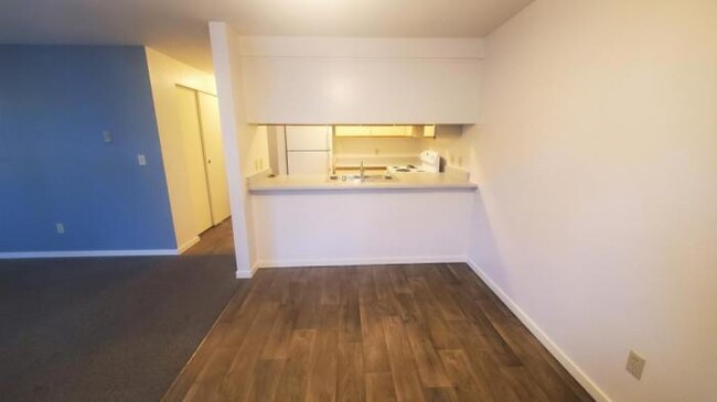 Building Photo - 2 bedroom in Seattle WA 98115