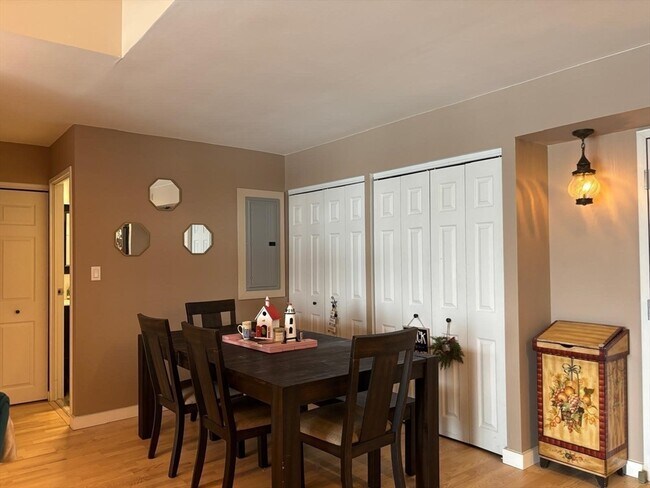 Building Photo - 160 Commandants Wy