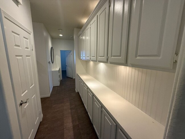 Building Photo - 3-Bedroom Single-Story Home with Smart Features & Remodeled Kitchen in Castaic!