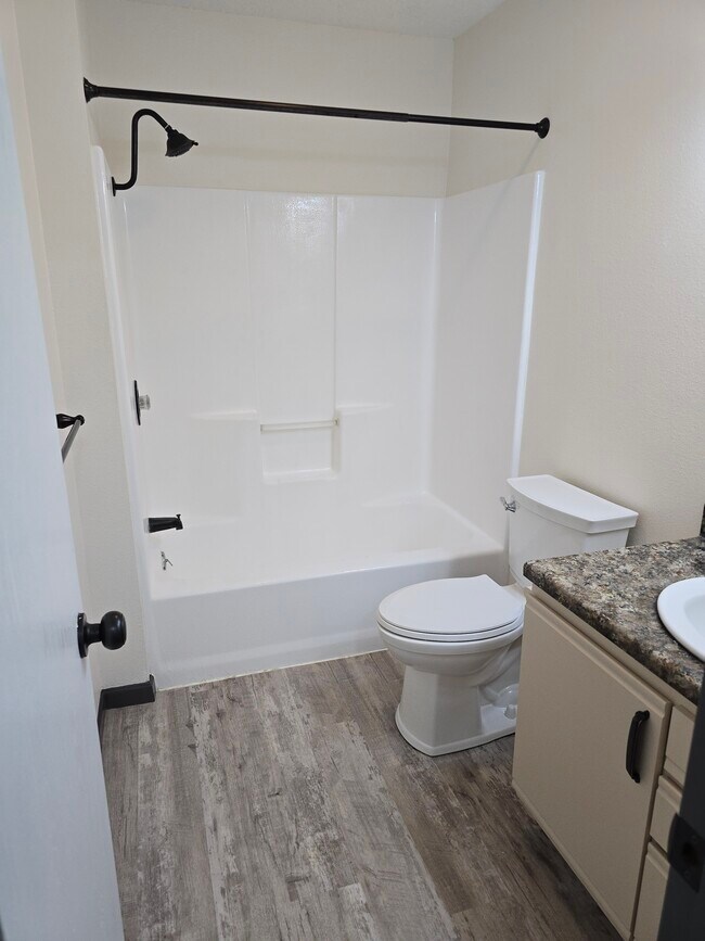 Building Photo - 2802 Maralane Ave