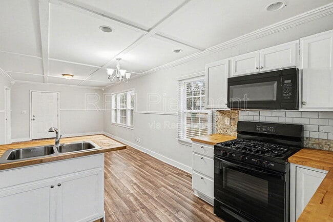 Building Photo - 2135 Jernigan Dr SE