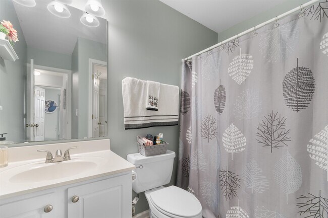 Building Photo - 161 Barclay Dr