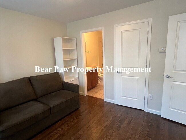 Building Photo - Beautiful Townhome in Belmar!!