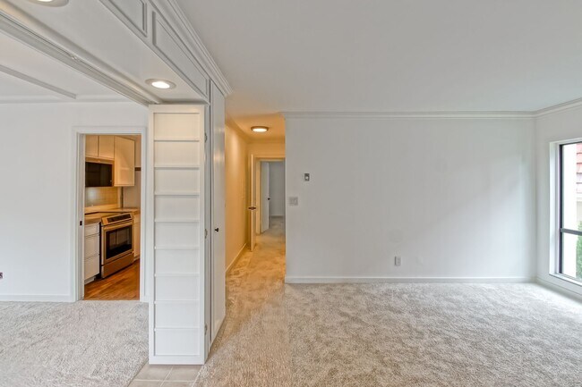 Building Photo - Newly Remodeled, Bright & Airy End Unit Condo in the beautiful "Villa Florenza" Complex in the he...