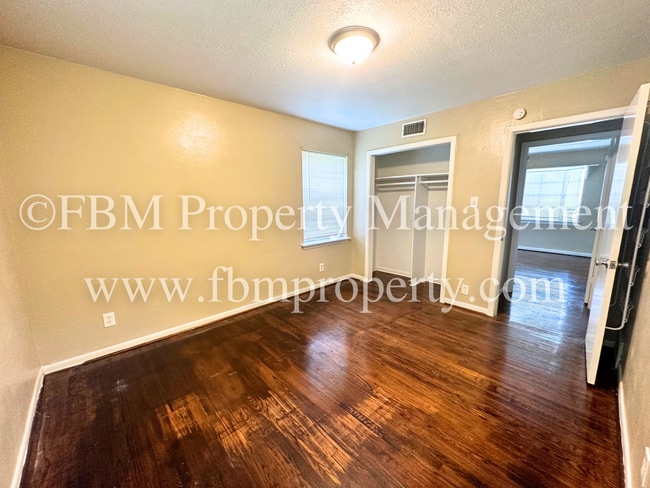 Building Photo - 509 Lake Shore Dr