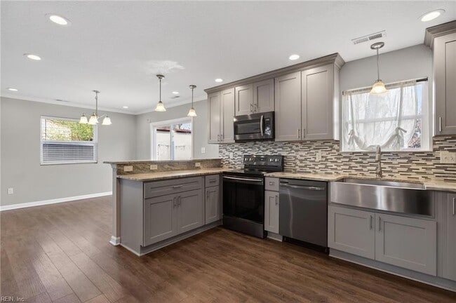 Building Photo - 3016 Aaron Dr