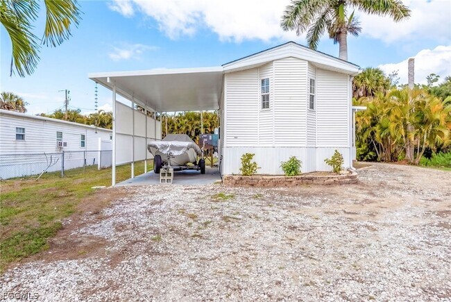 Building Photo - 7270 Pinehurst Rd