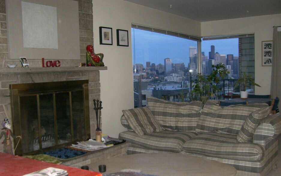 Building Photo - 1415 Taylor Ave N