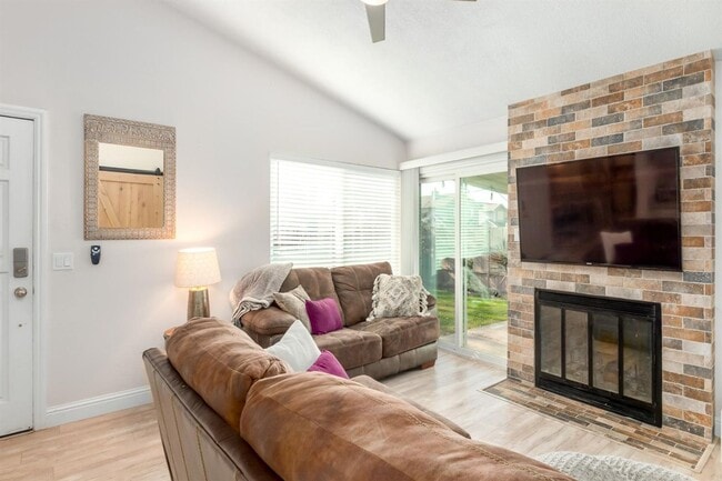 Building Photo - Updated 3 bedroom home in Ridgepoint Area