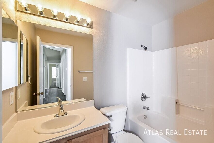 Building Photo - 8557 Timber Pine Ave