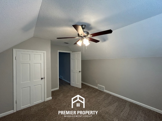 Building Photo - Spacious 5 Bedroom Home for Rent in Southaven, MS | Hardwood Floors, Fireplace & Fenced Yard