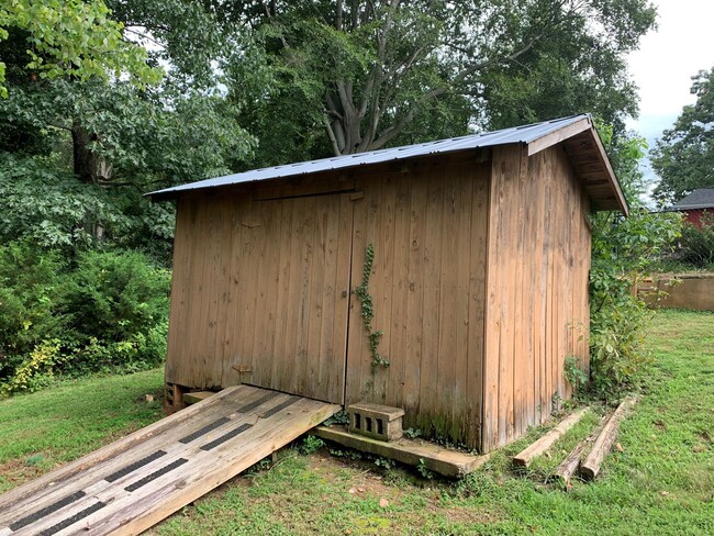 Building Photo - One Level Home off Fort Avenue