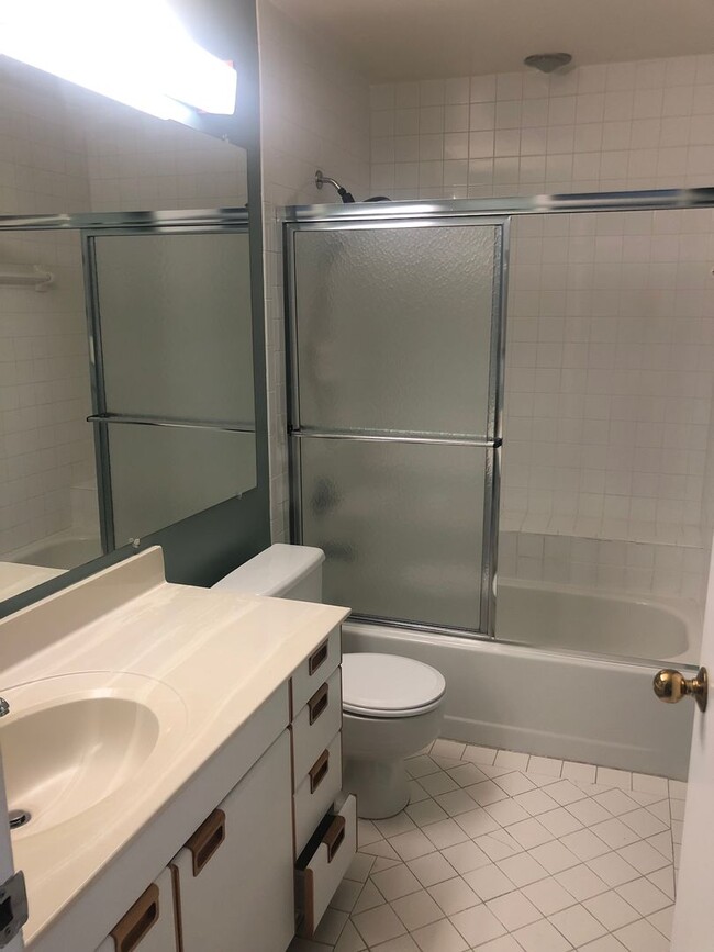 Building Photo - 2 Bedroom 2 Bathroom + loft luxury Condo f...