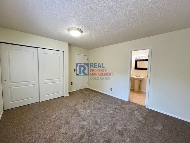 Building Photo - 4945 Marabou Way
