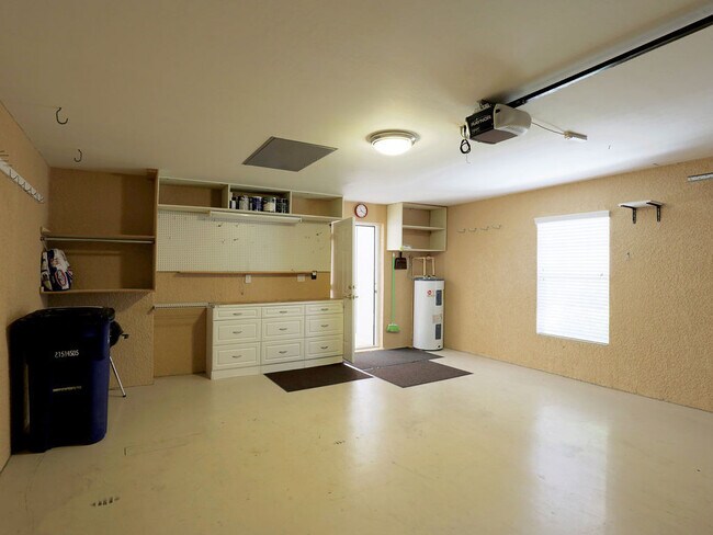 Building Photo - Moody River~  Furnished Coach Home
