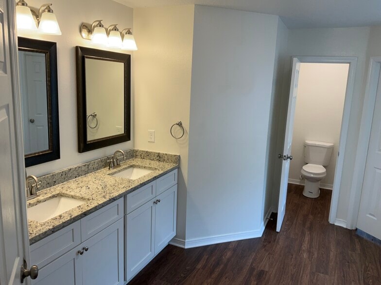 Building Photo - 3256 Silverado Cir