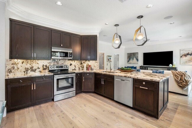 Building Photo - 5642 Via De La Plata Cir