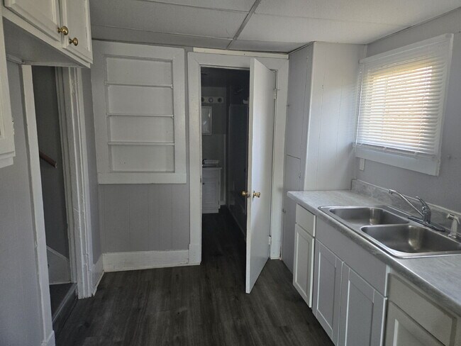 Building Photo - "3-Bedroom Home on Larkwood Ave – Spacious...