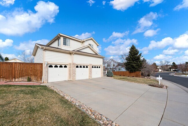 Building Photo - Long Realty & Property Management - Big home. Big yard. Big vibes. 6 beds 4 baths 3,556 sq ft Aur...