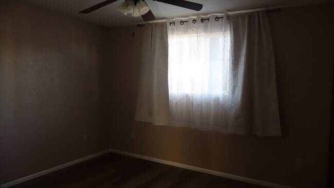 Building Photo - Spacious