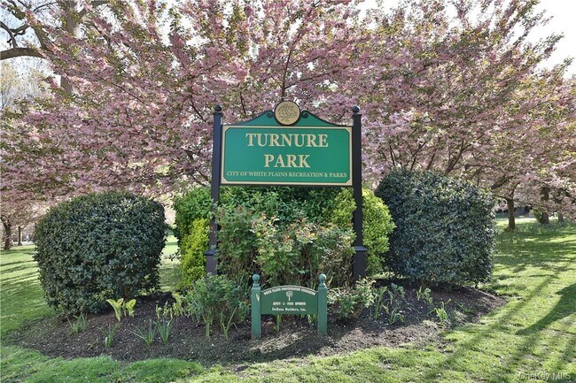 Building Photo - 68 Lake St