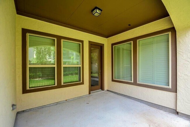 Building Photo - 15907 Court St