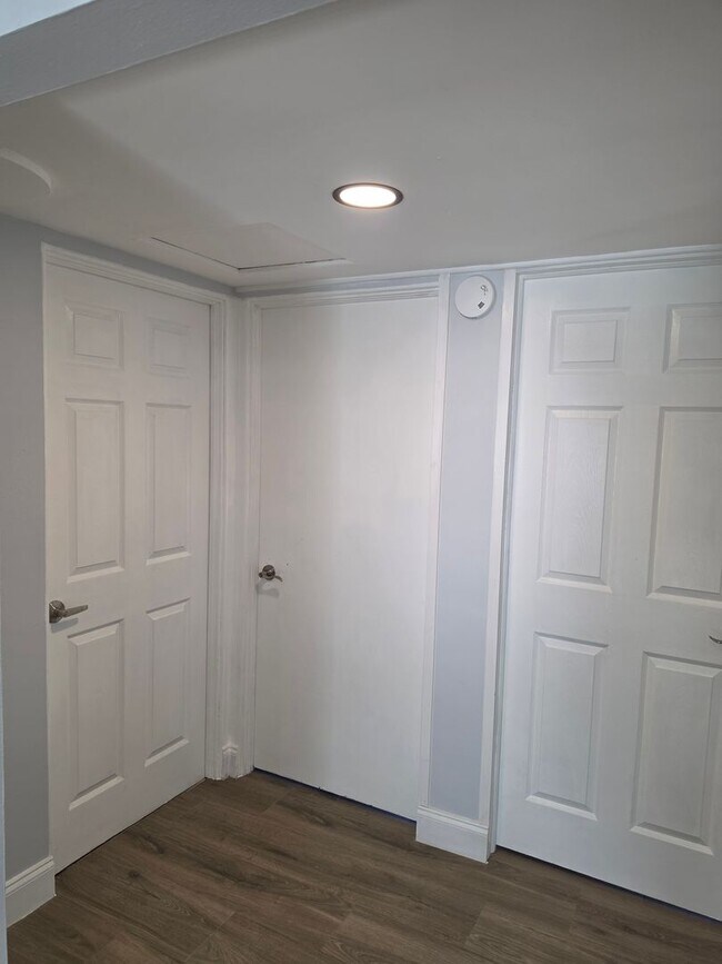Building Photo - FOR RENT!!! NEWLY RENOVATED 2-BEDROOM TRIPLEX – UTILITIES INCLUDED – PRIME KISSIMMEE LOCATION!