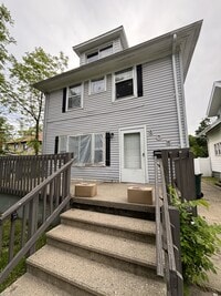 Building Photo - 805 Riverview Ave