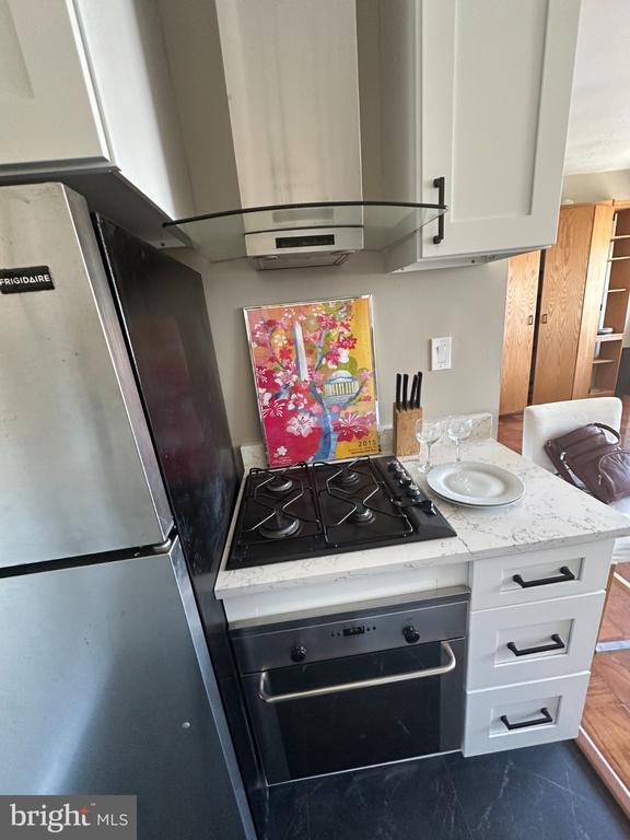 Building Photo - 522 21st St NW