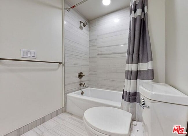 Building Photo - 1070 S Bedford St