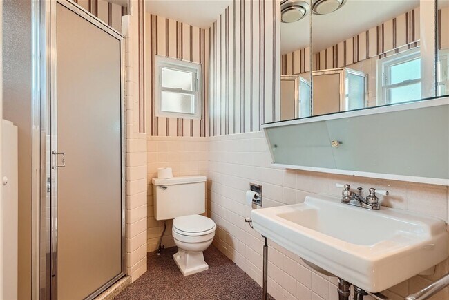 Building Photo - Beautiful 3-Bedroom Home in Denver – Avail...